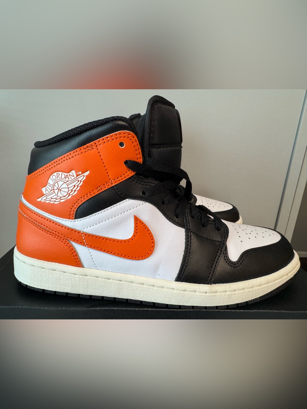 Jordan 1 Mid Black Toe Starfish, Brand New